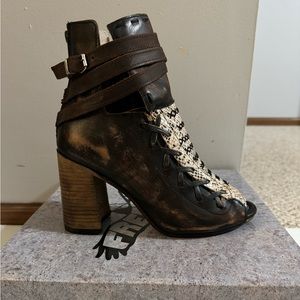 Brand New Size 10 EAGLE Freebird by Steven